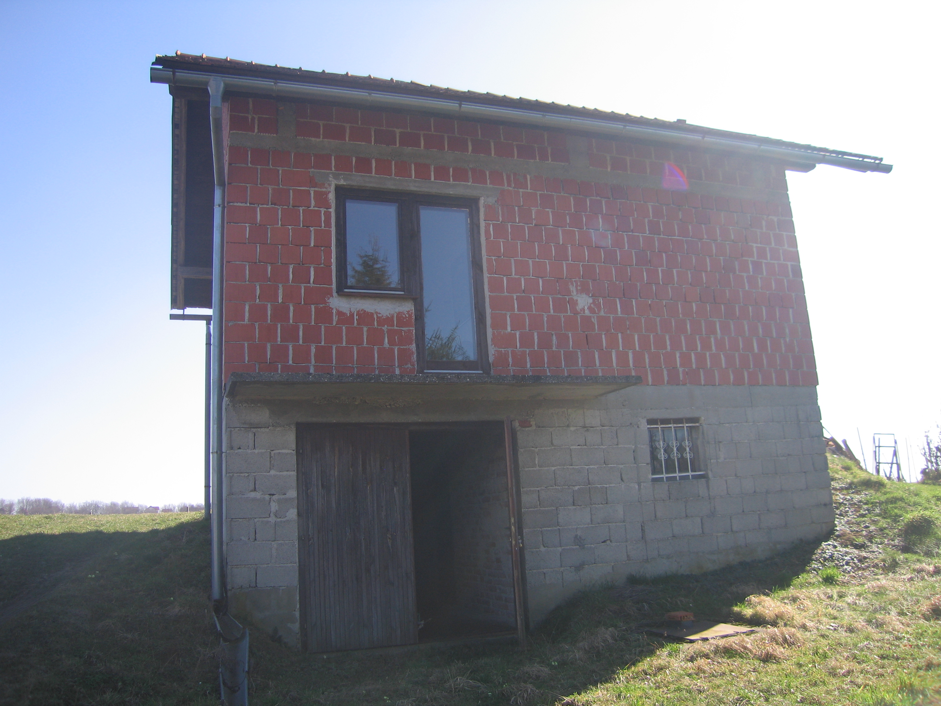 Holiday house for sale among vineyards in the village Runeč